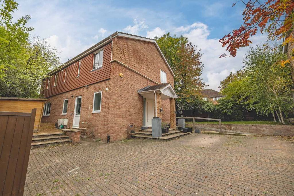 Property photo 2 of 26