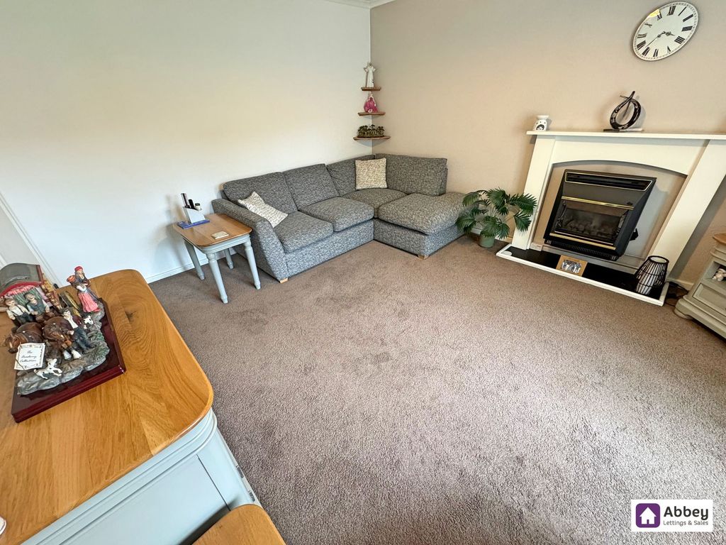 Property photo 3 of 9 Lounge