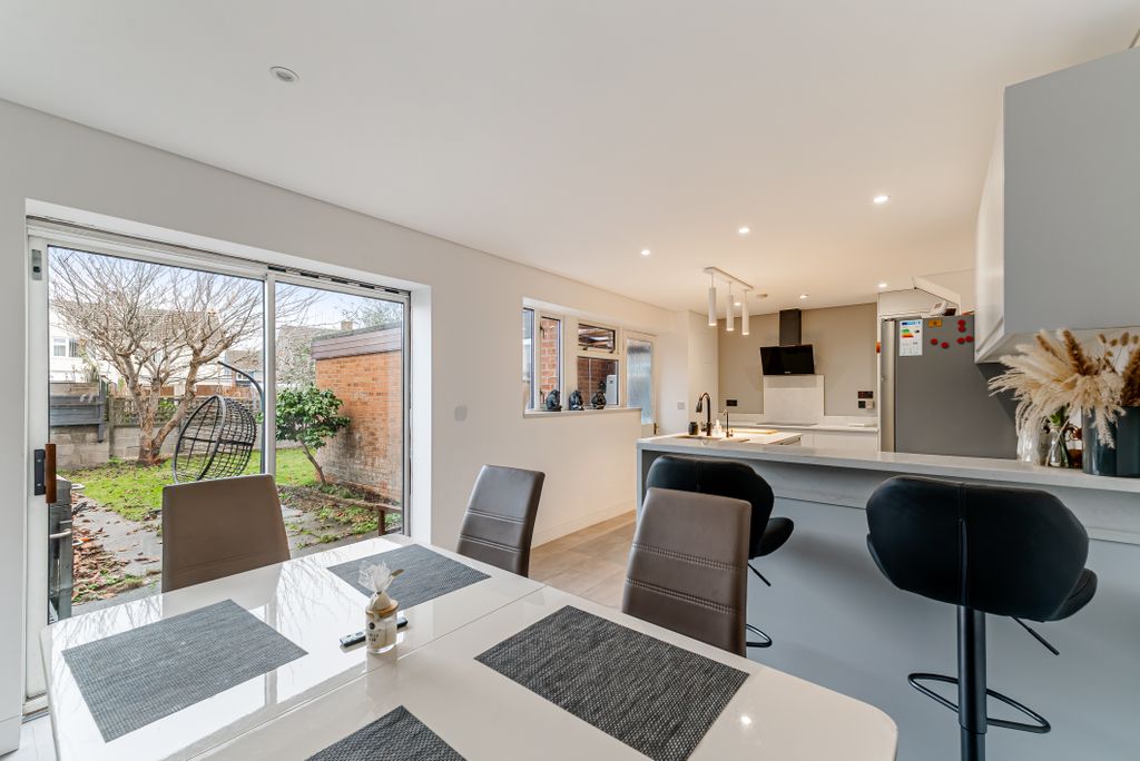 Property photo 3 of 25 Gallery