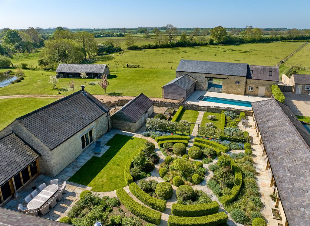 Property photo 2 of 21 Image