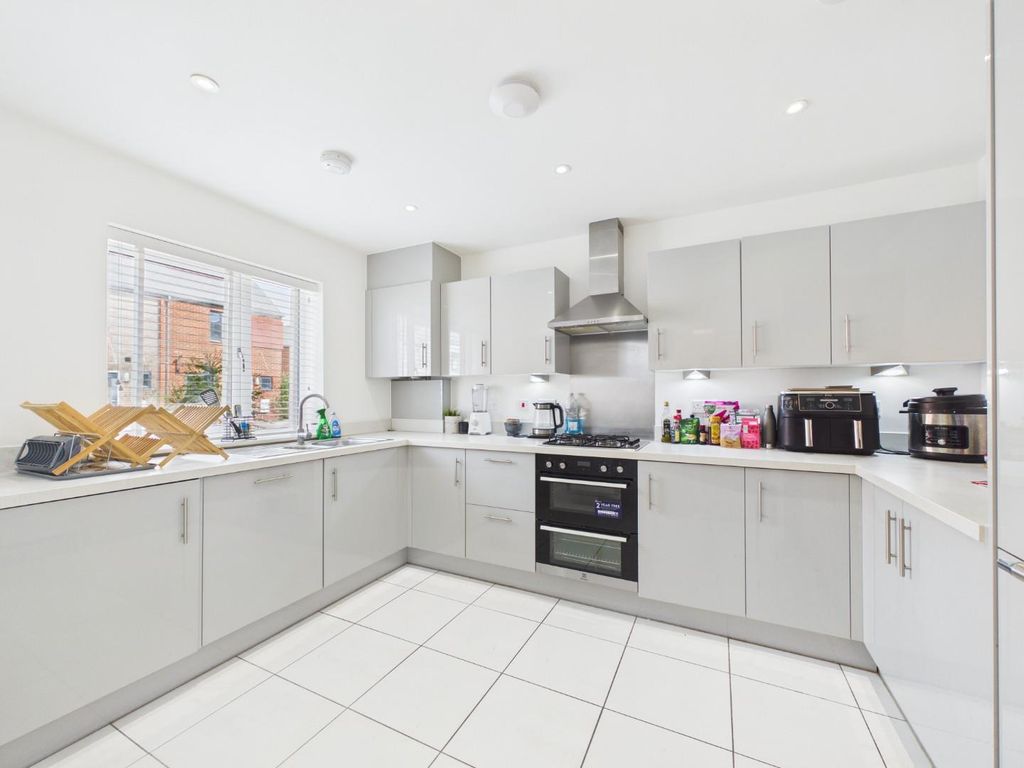 Property photo 2 of 21 Cam05010G0-Pr0059-Still008.Jpg