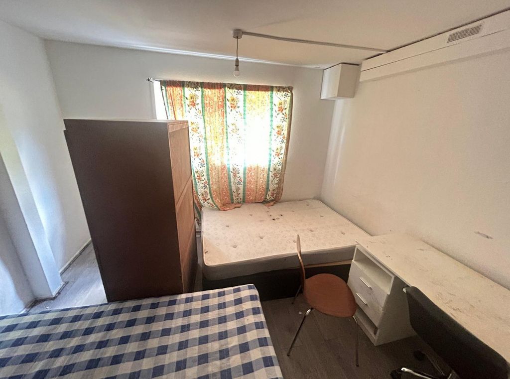 Property photo 2 of 3