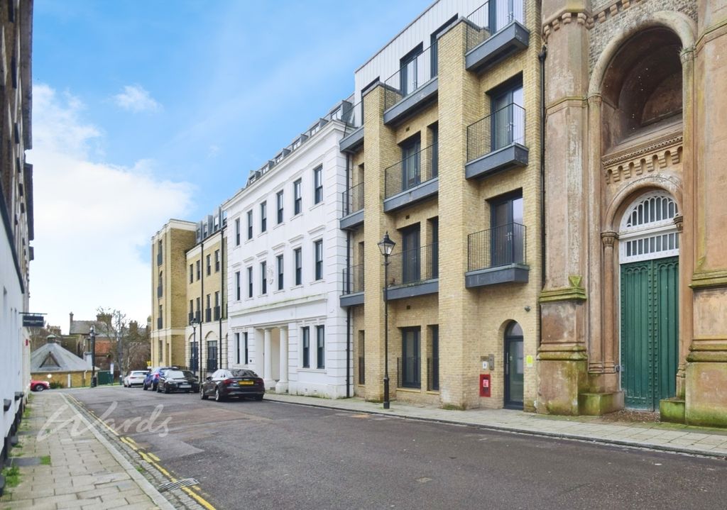 Property photo 2 of 7 Queensbridge Main...