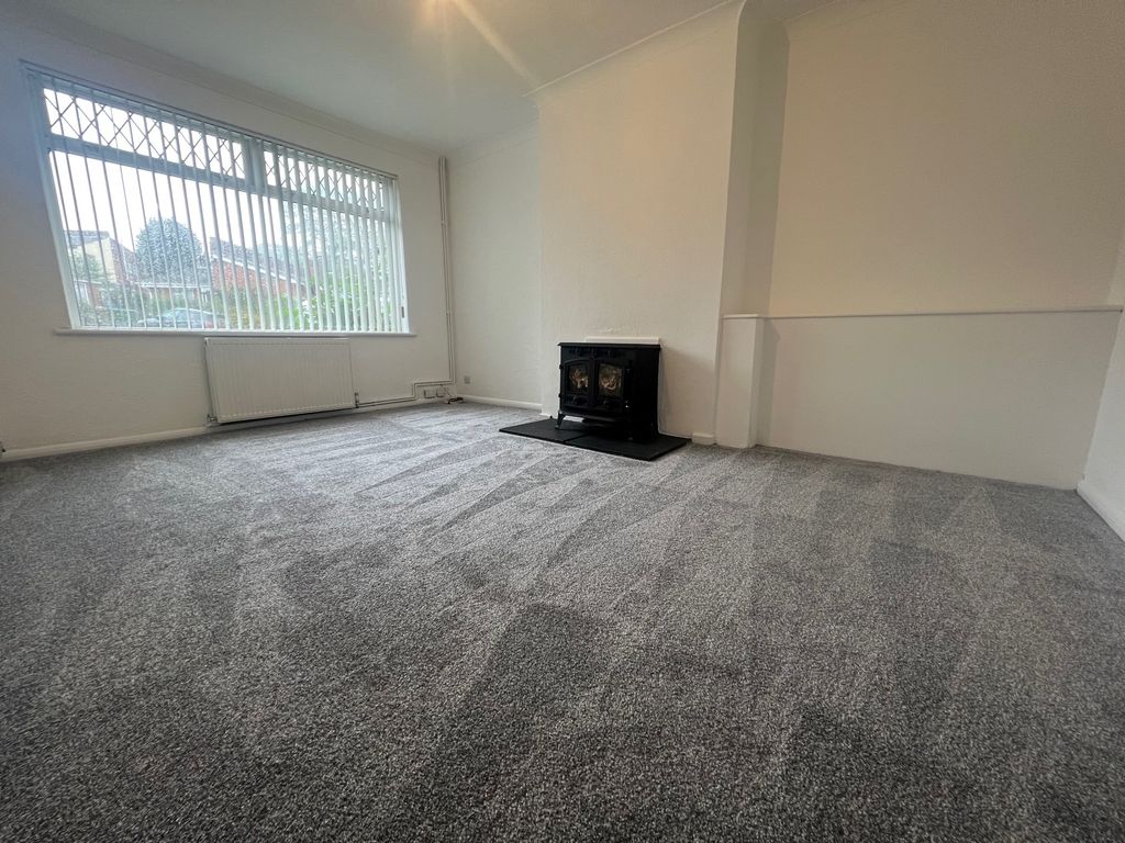 Property photo 3 of 8 Photo 02