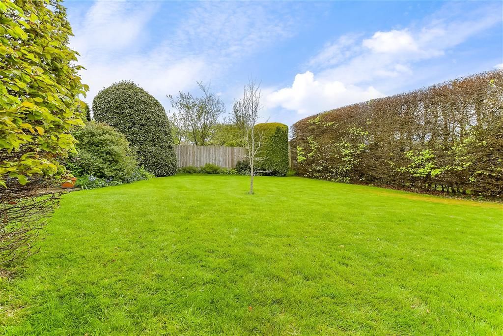 Property photo 3 of 11 Front Garden