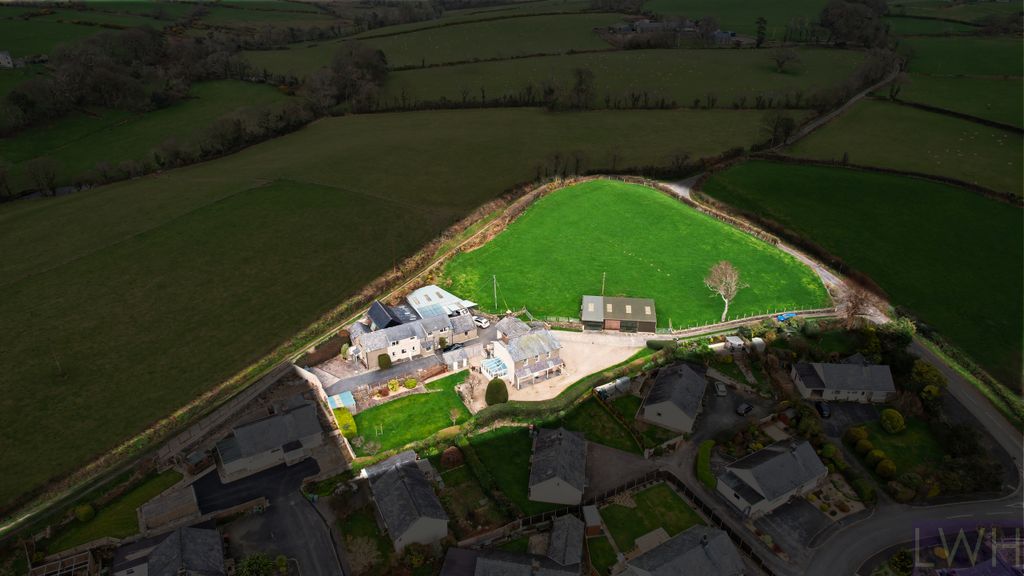 Property photo 3 of 28 Extent Of Property