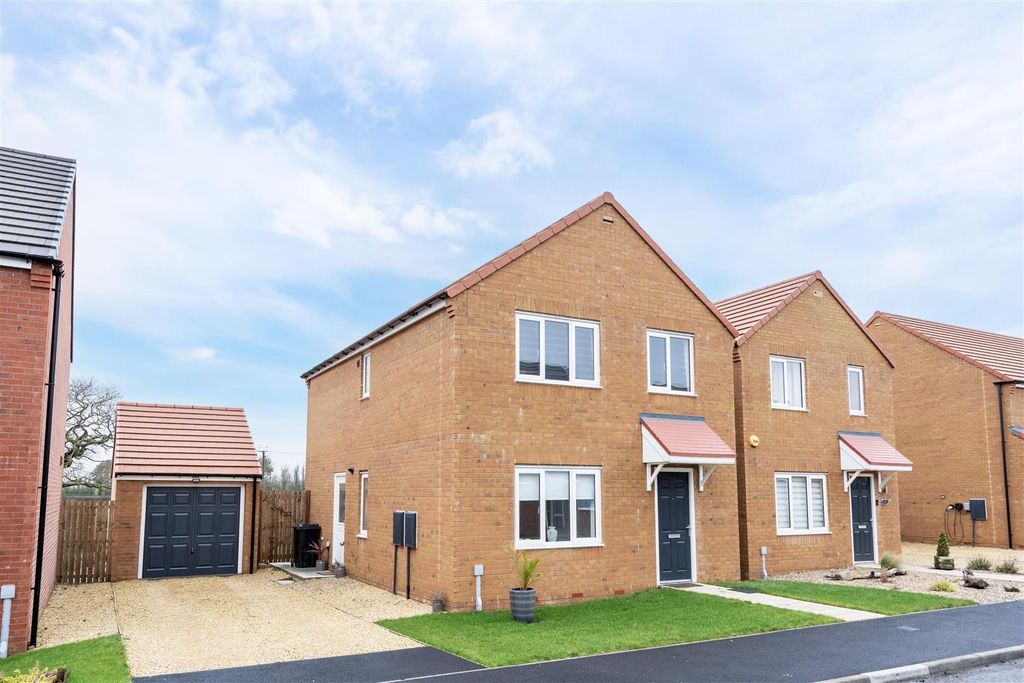 Property photo 1 of 8 External