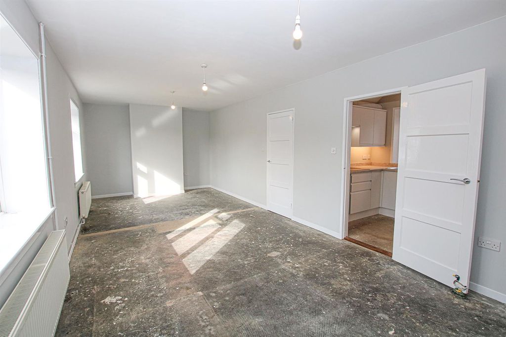 Property photo 3 of 15 Img_6825 Lvg.Jpg