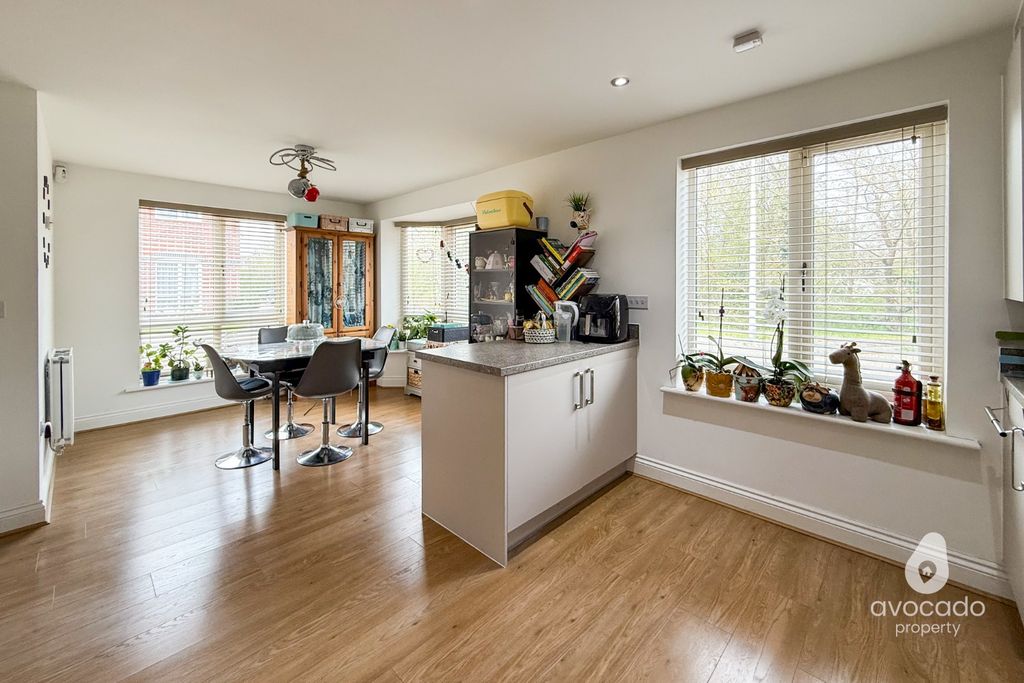 Property photo 3 of 37 4985597