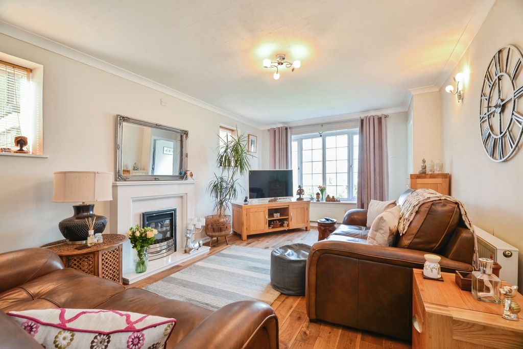 Property photo 2 of 16 Pbox-Img.Jpg