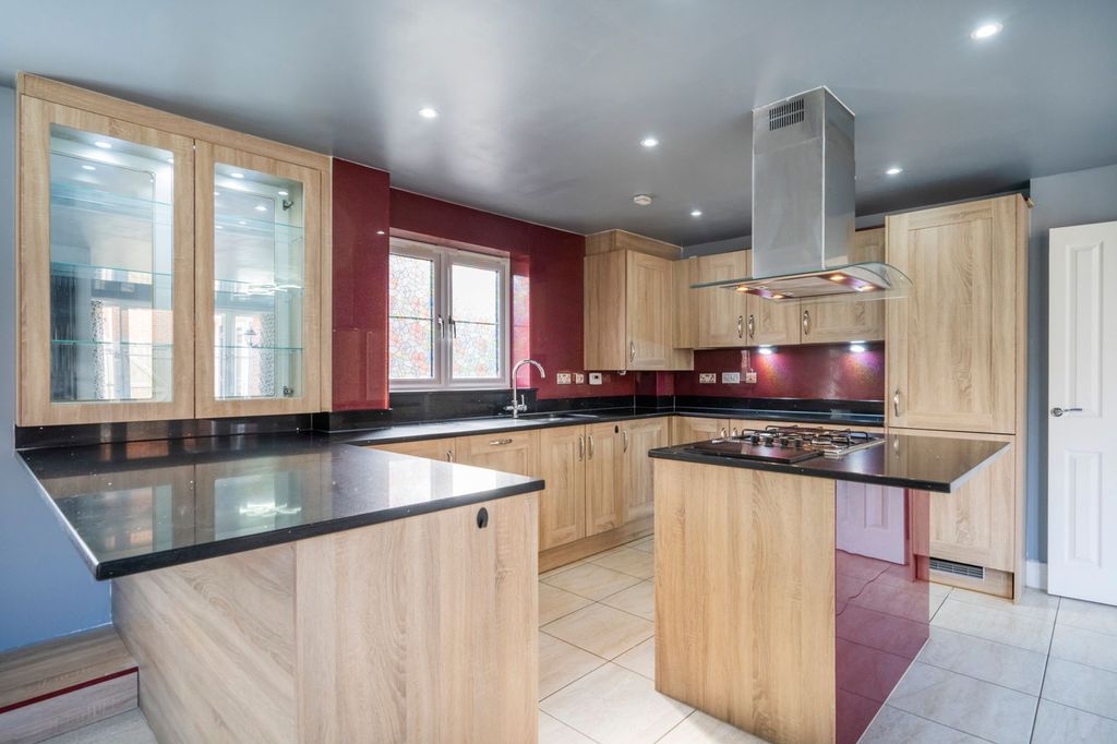 Property photo 2 of 18 Kitchen