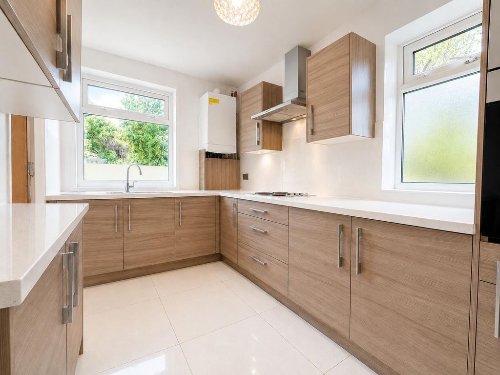 Property photo 1 of 10 Kitchen