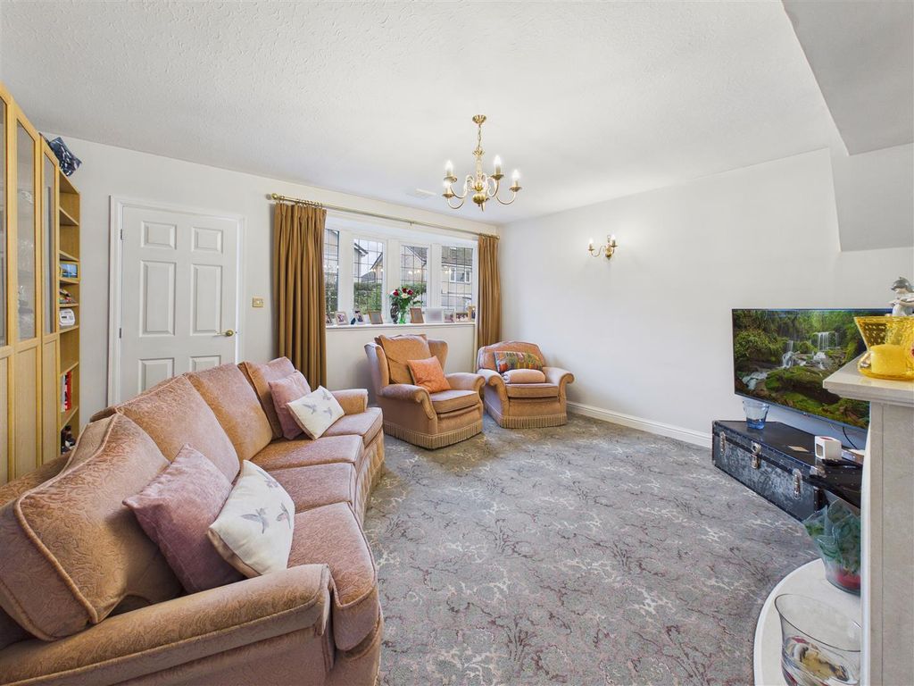 Property photo 2 of 13 Lounge