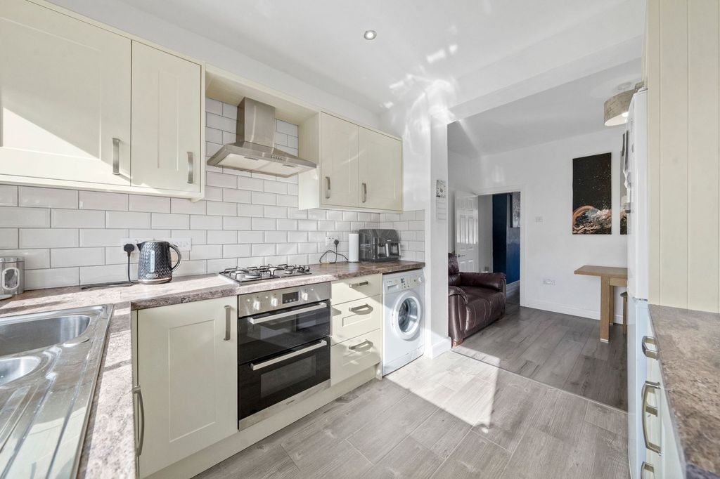 Property photo 3 of 20