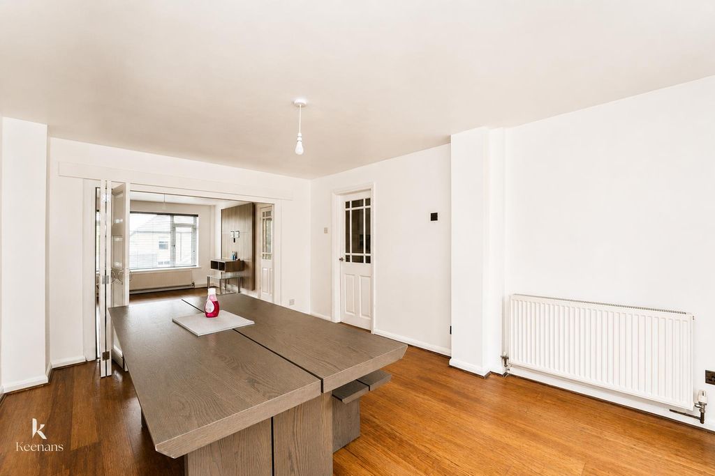 Property photo 3 of 32
