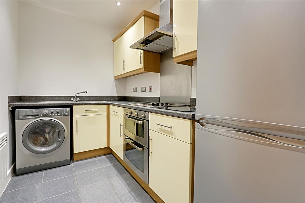 Property photo 2 of 7 Kitchen