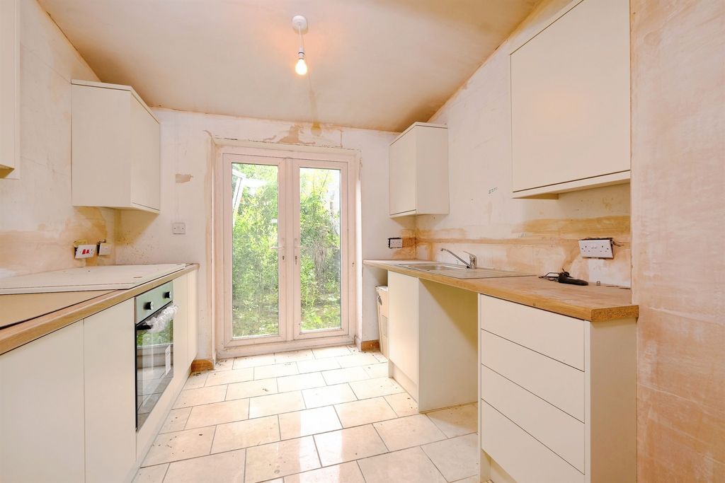 Property photo 2 of 20