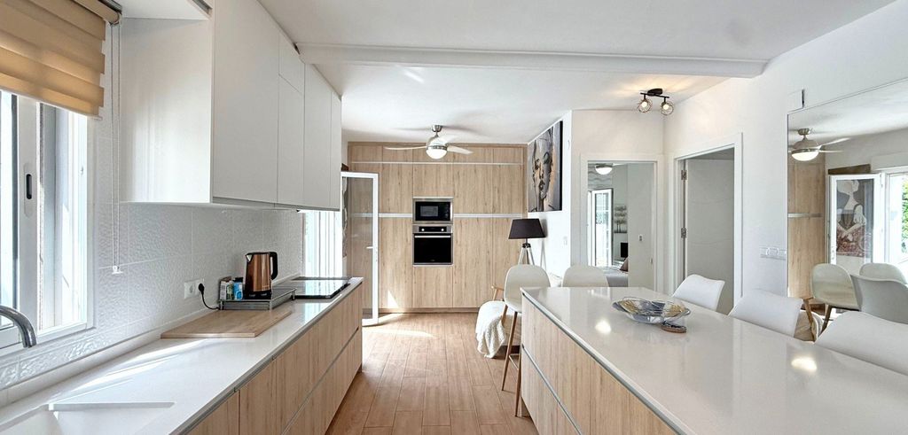 Property photo 3 of 43