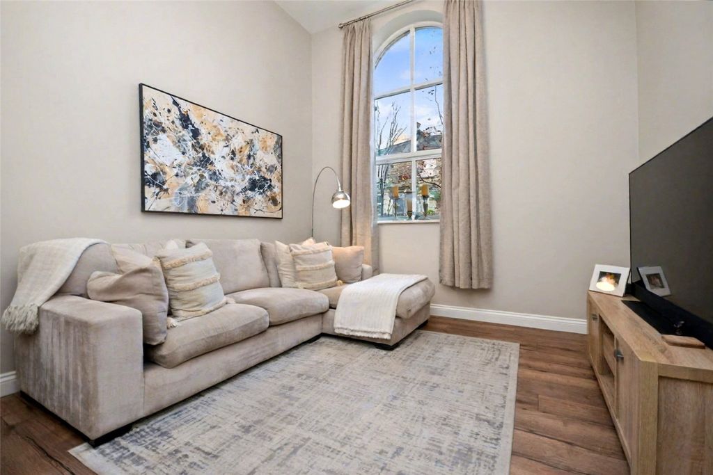 Property photo 2 of 18 Picture No. 35