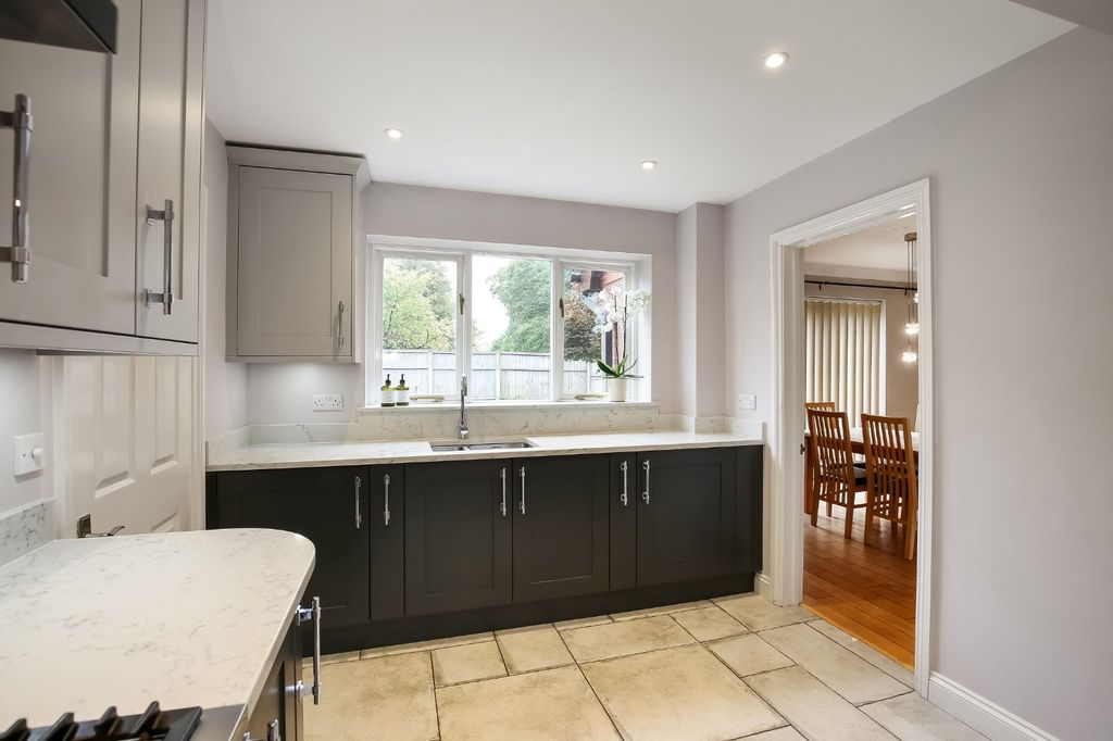 Property photo 3 of 16 Picture No. 10