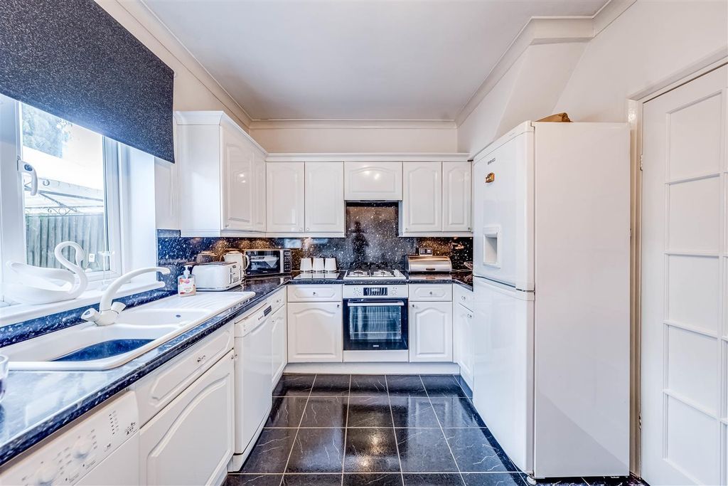 Property photo 2 of 16 Kitchen/Diner