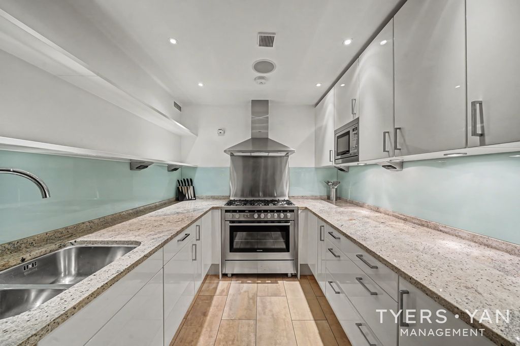 Property photo 2 of 16 Kitchen