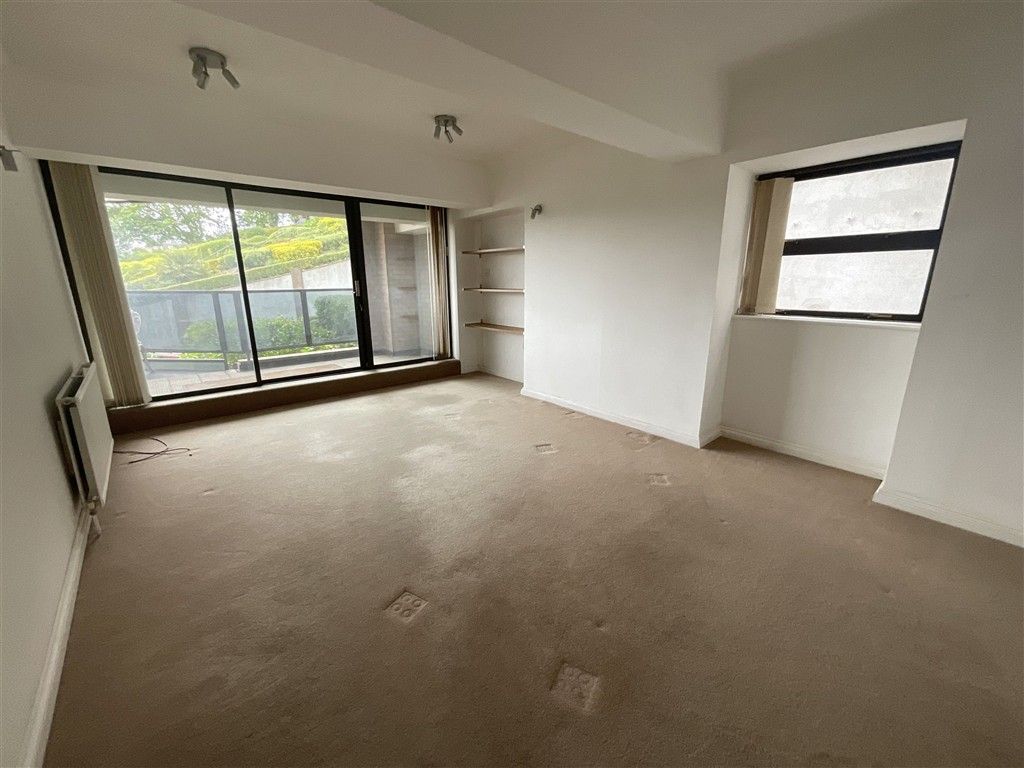 Property photo 1 of 9 Lounge