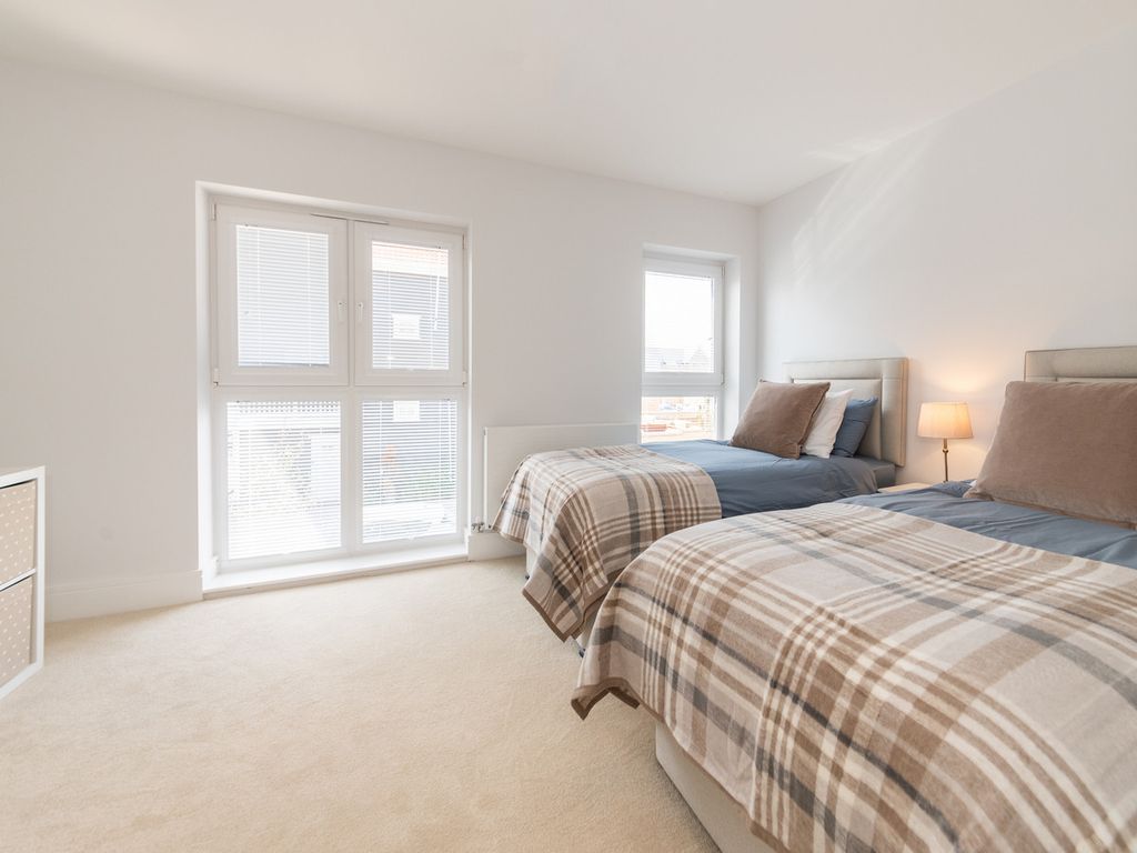 Property photo 2 of 33