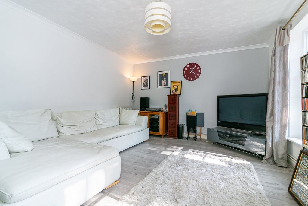 Property photo 2 of 11