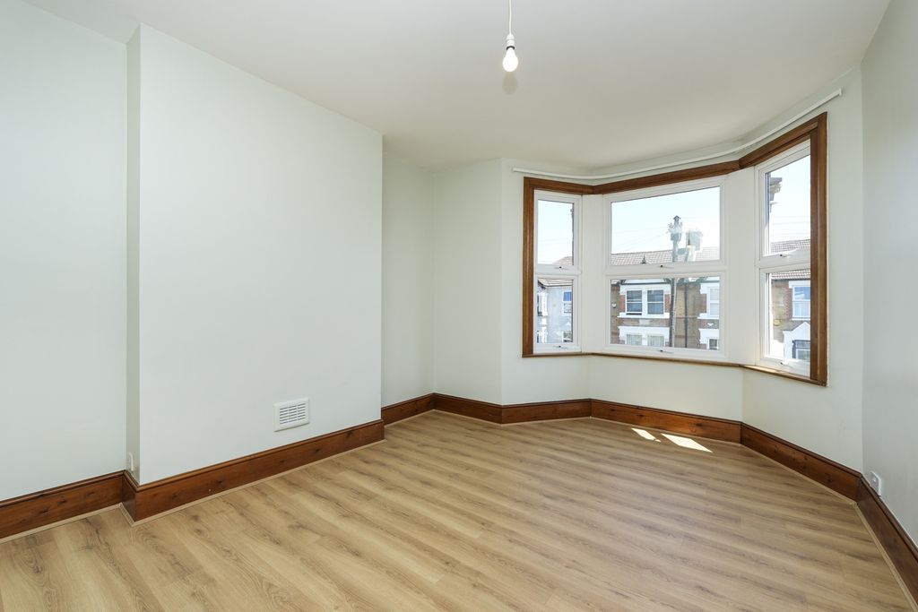 Property photo 3 of 12 Dsc01611
