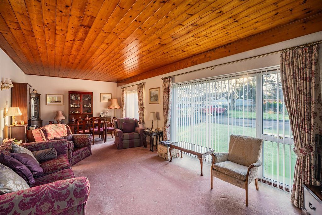 Property photo 3 of 19 Lounge.Jpg