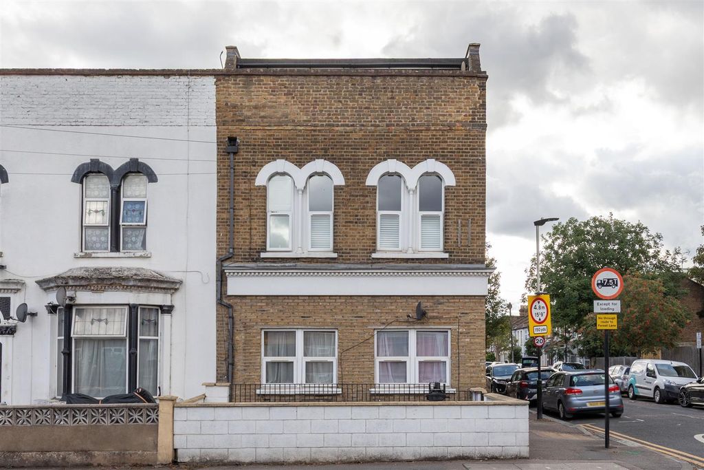 Property photo 1 of 19 Dames Road, E7