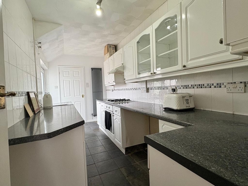 Property photo 3 of 33