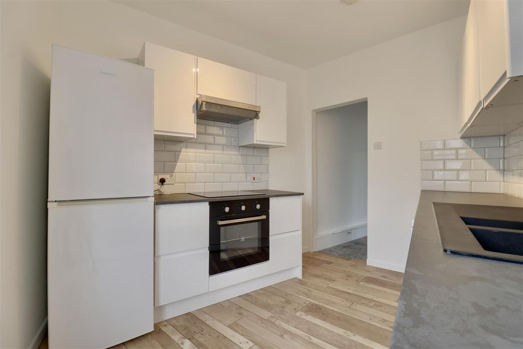 Property photo 3 of 11 C8Fd74E5-4C04-4EE4-8220-54D121982C22_1_201_A.Jpeg