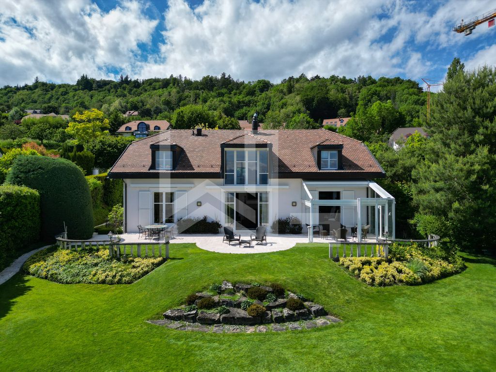 Property photo 2 of 13