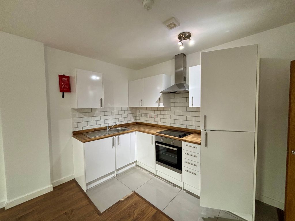 Property photo 2 of 6 Kitchen