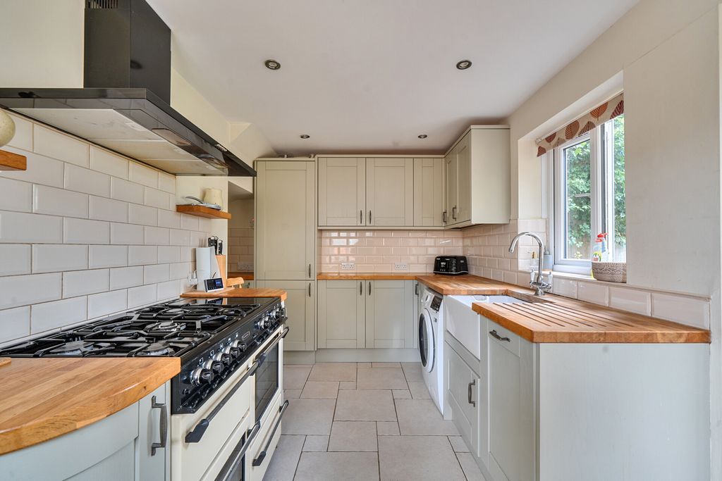Property photo 3 of 16 Kitchen