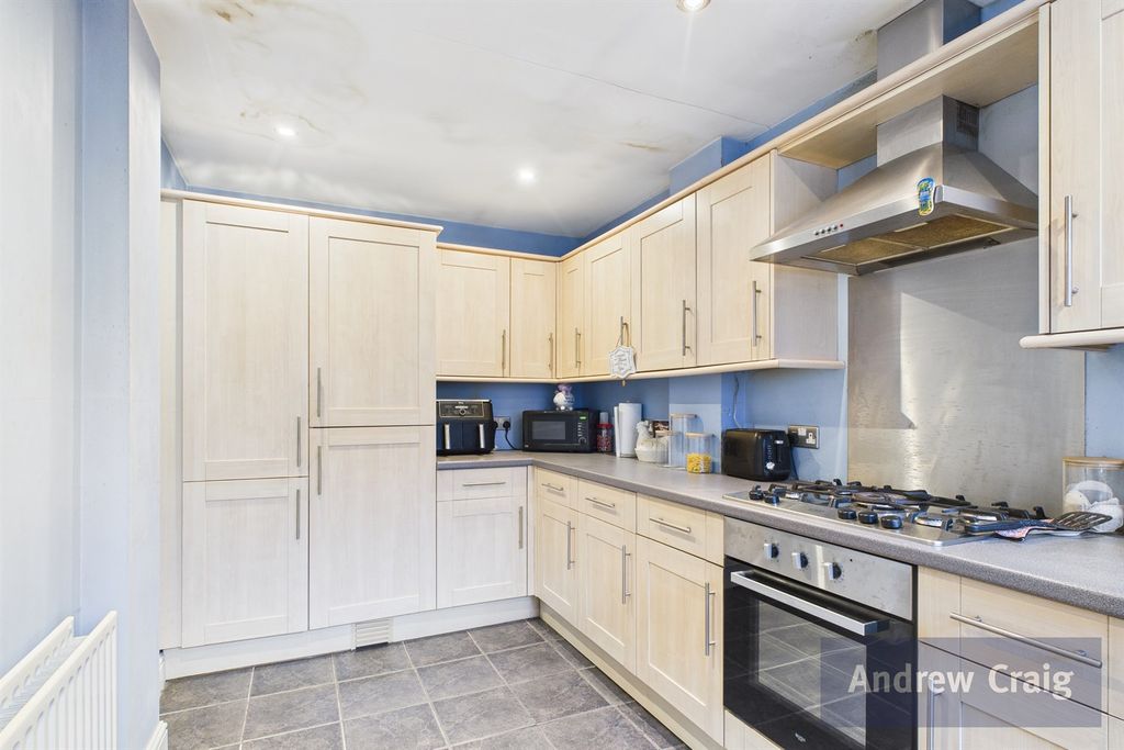 Property photo 2 of 11 Kitchen