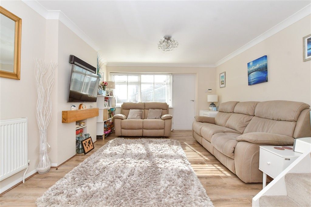 Property photo 2 of 16 Lounge