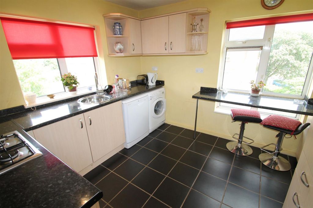 Property photo 3 of 8 Kitchen.Jpg