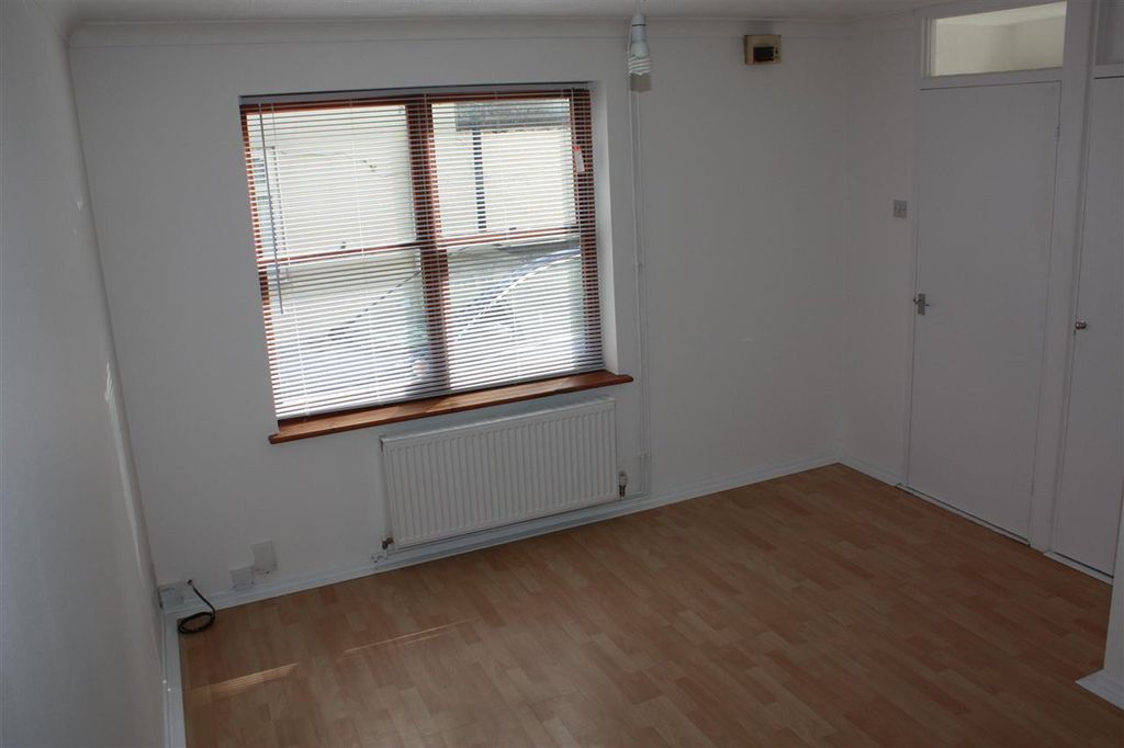 Property photo 3 of 7 Lounge