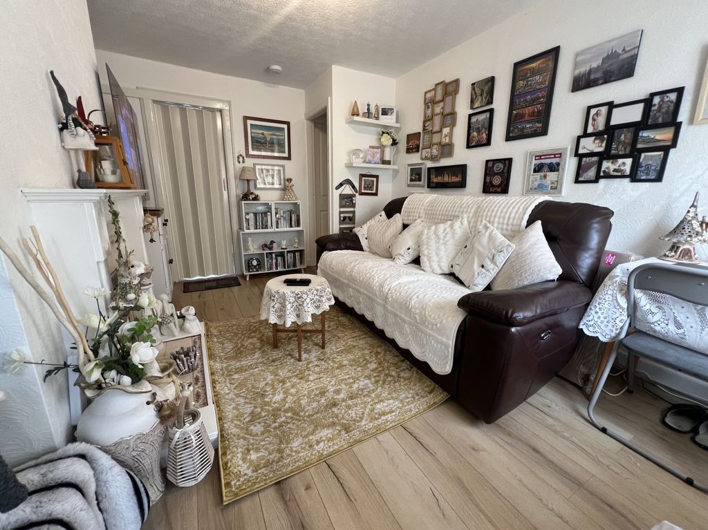 Property photo 3 of 11