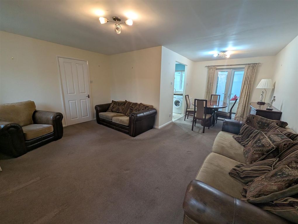 Property photo 3 of 11 Lounge/Diner