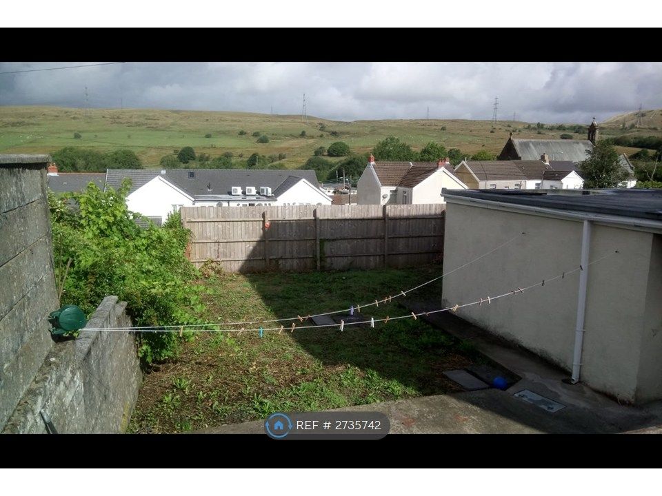 Property photo 1 of 10 Side Garden