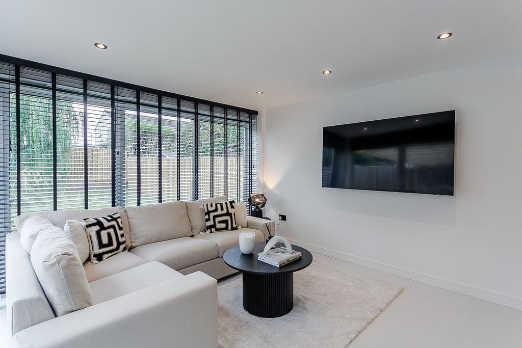 Property photo 3 of 34