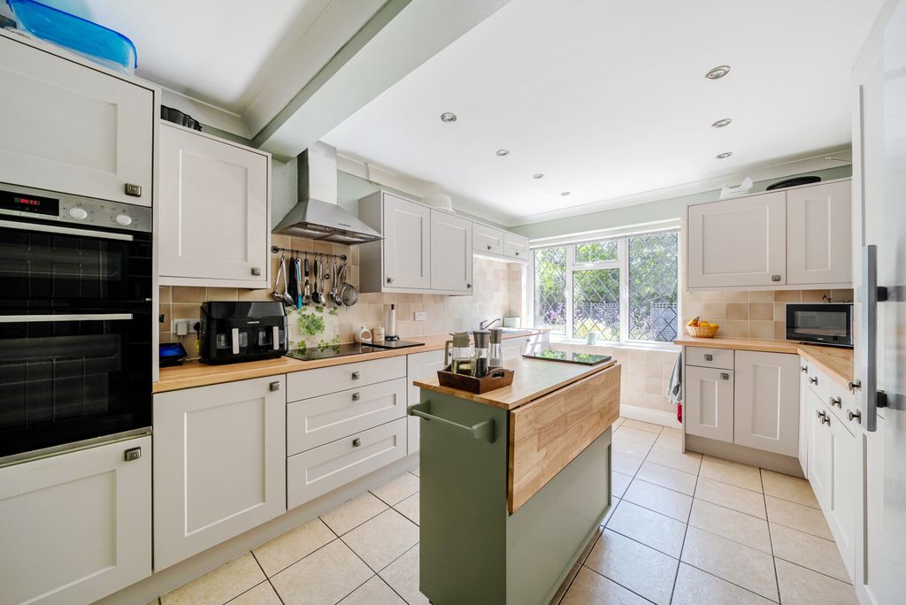 Property photo 3 of 16 1-6A799669Df329-4...