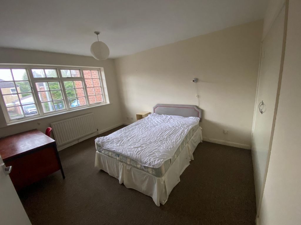 Property photo 1 of 12 A Spacious And Bright Double Bedroom Perfect For S...