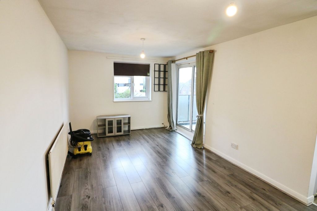 Property photo 3 of 8 Picture No. 04