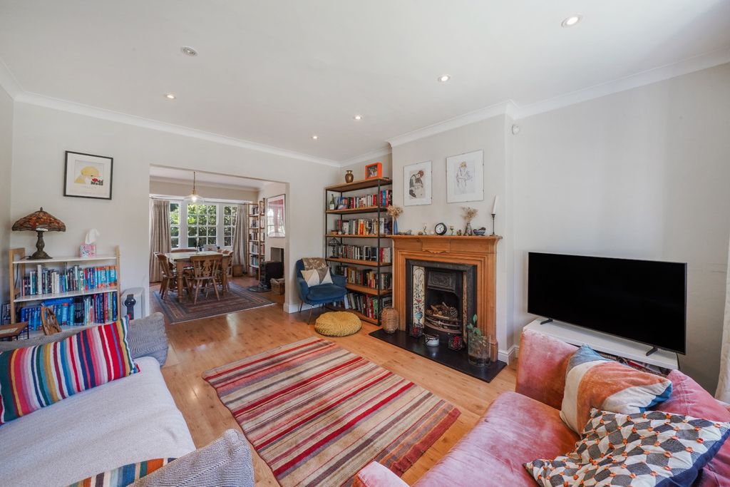 Property photo 2 of 20 5220992