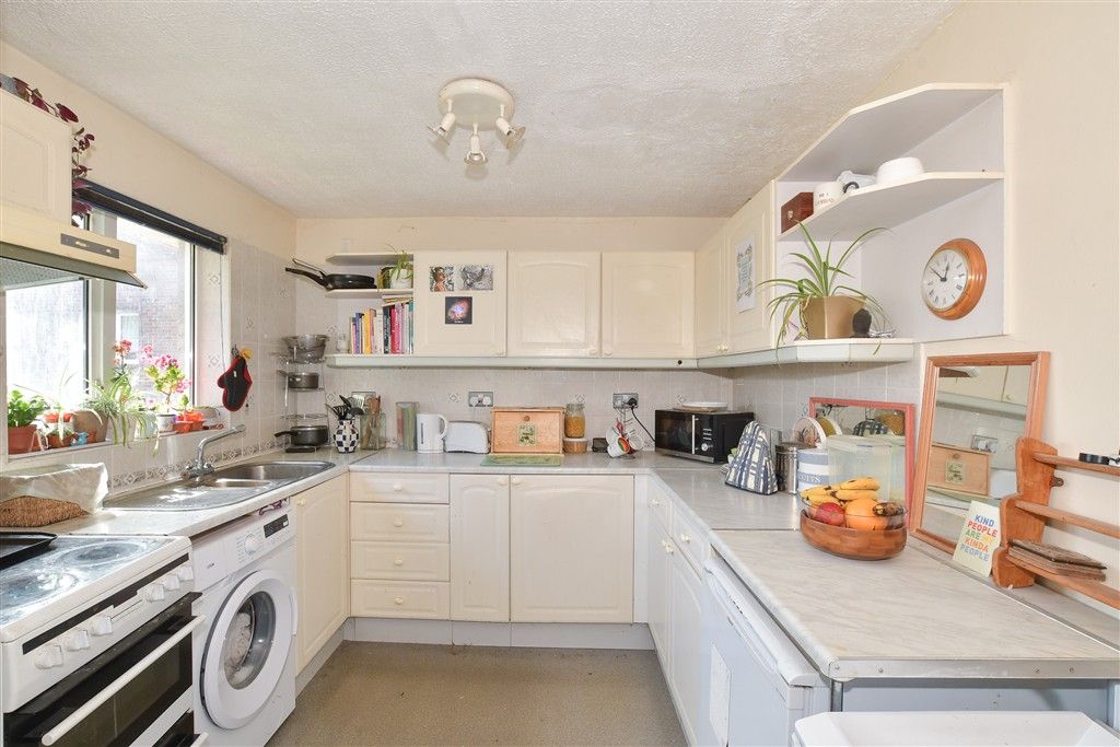 Property photo 3 of 8 Kitchen